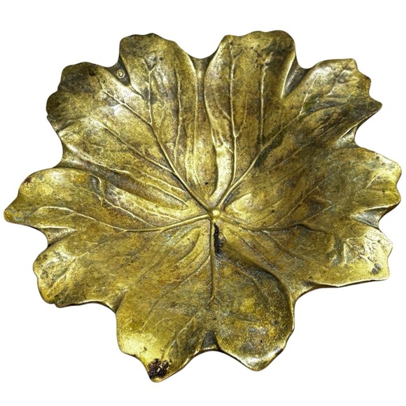 Solid brass Virginia Metalcrafters 1948 May Apple Leaf Vintage Leaf Bowl Dish - Picture 2 of 5